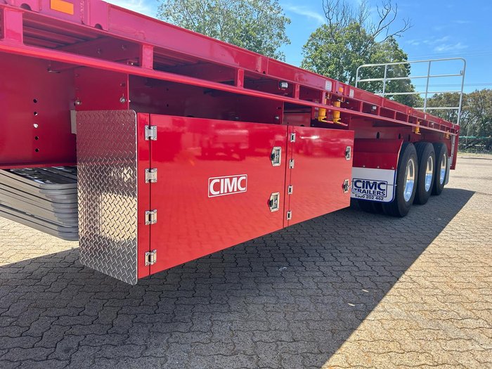 2025 CIMC 45' / 13.7M Flat Top B Trailer, In Brisbane Red