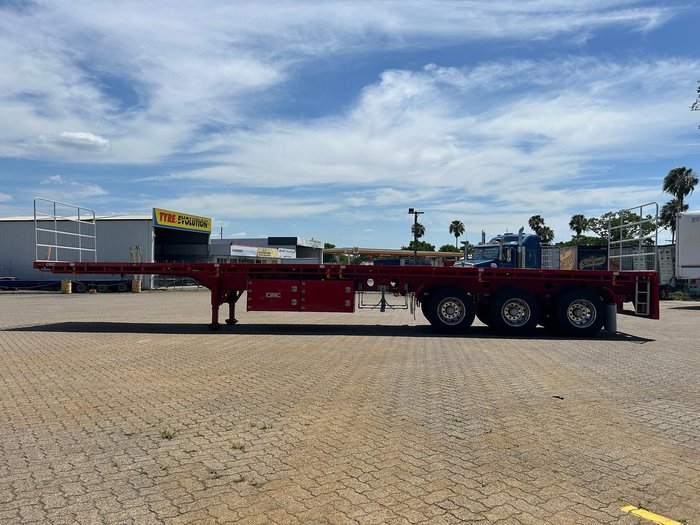 2025 CIMC 45' / 13.7M Flat Top B Trailer, In Brisbane Red
