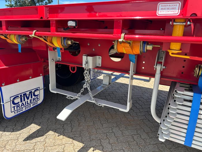 2025 CIMC 45' / 13.7M Flat Top B Trailer, In Brisbane Red