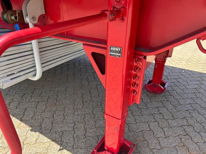 2025 CIMC 45' / 13.7M Flat Top B Trailer, In Brisbane Red