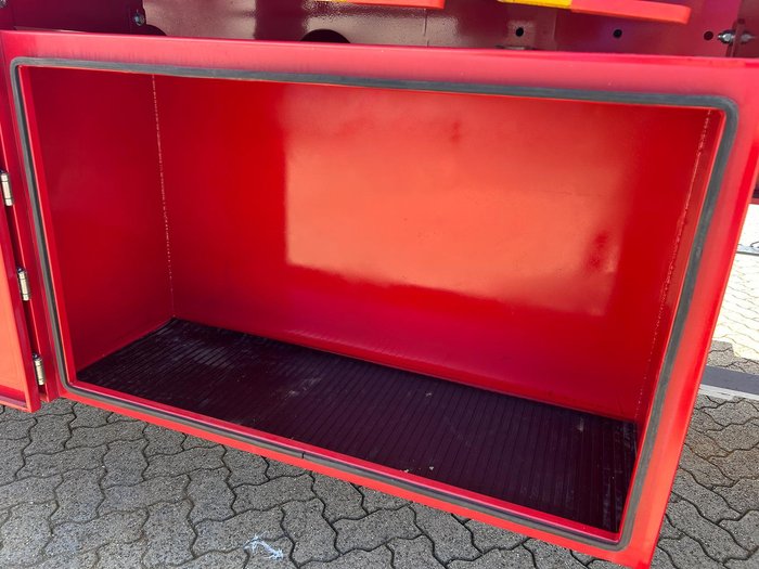 2025 CIMC 45' / 13.7M Flat Top B Trailer, In Brisbane Red