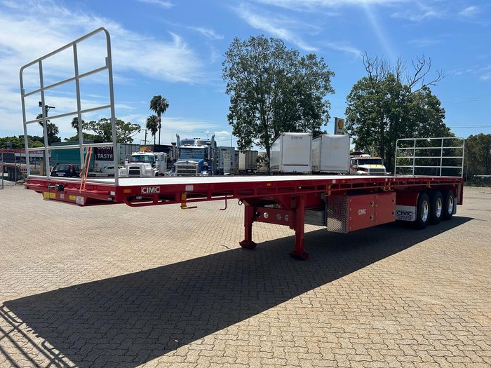 2025 CIMC 45' / 13.7M Flat Top B Trailer, In Brisbane Red