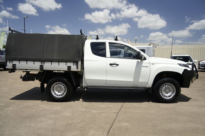 2021 Mitsubishi Triton GLX