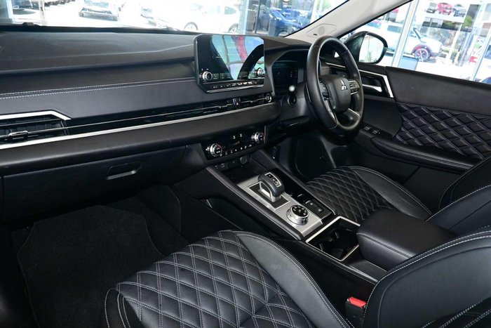 2024 Mitsubishi Outlander Exceed