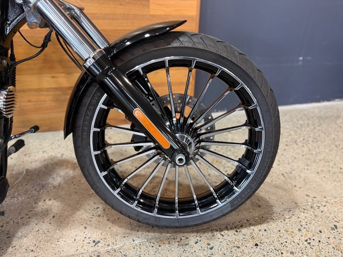 2016 Harley-davidson FXSB SOFTAIL BREAKOUT Black