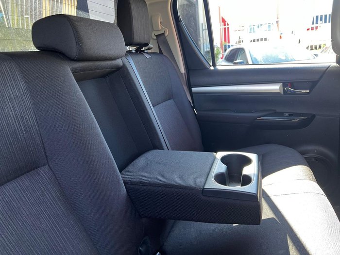 2020 Toyota Hilux SR5