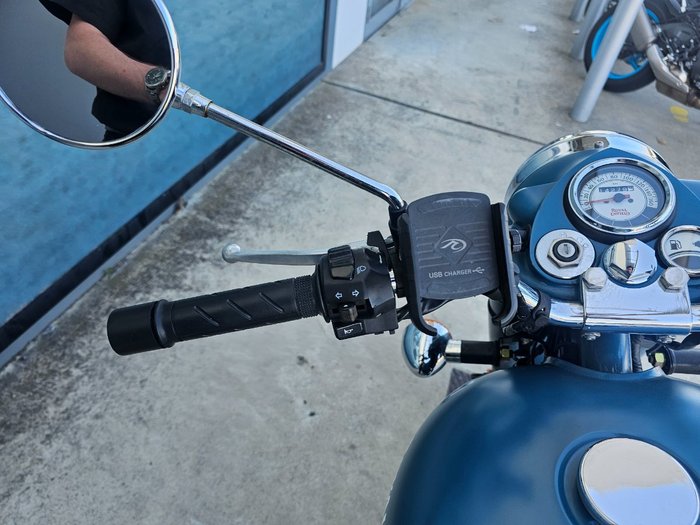 2021 ROYAL ENFIELD (SEE ALSO ENFIEL CLASSIC SQUADRON BLUE ABS Blue