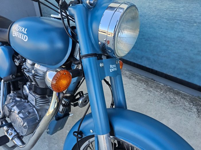 2021 ROYAL ENFIELD (SEE ALSO ENFIEL CLASSIC SQUADRON BLUE ABS Blue