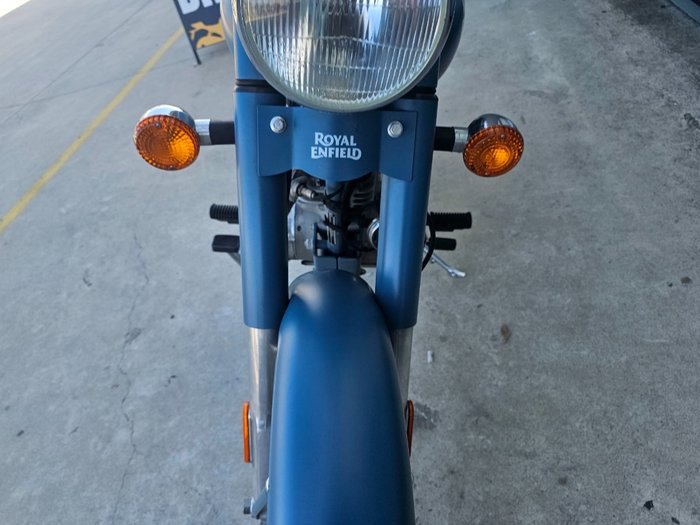 2021 ROYAL ENFIELD (SEE ALSO ENFIEL CLASSIC SQUADRON BLUE ABS Blue