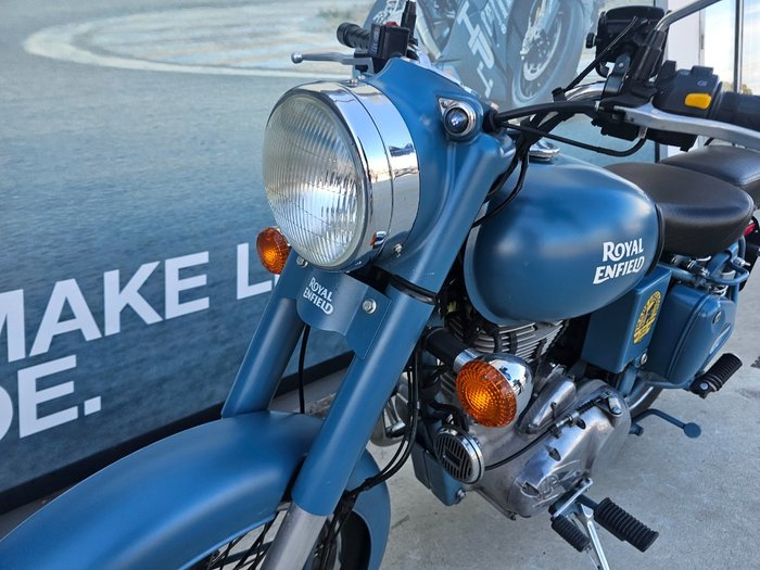 2021 ROYAL ENFIELD (SEE ALSO ENFIEL CLASSIC SQUADRON BLUE ABS Blue