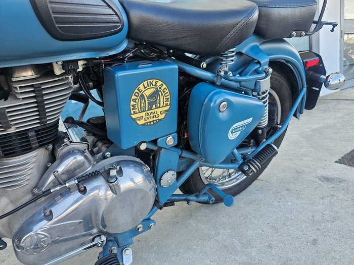 2021 ROYAL ENFIELD (SEE ALSO ENFIEL CLASSIC SQUADRON BLUE ABS Blue