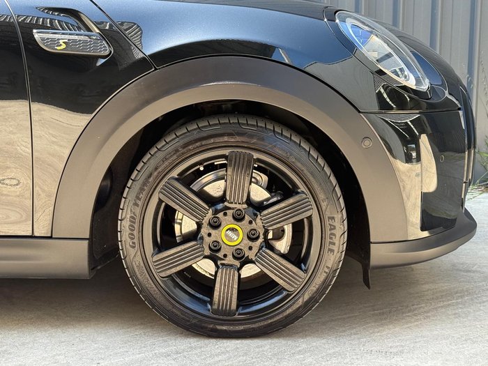 2022 MINI Hatch Cooper SE MINI Yours F56 LCI-2 Midnight Black II