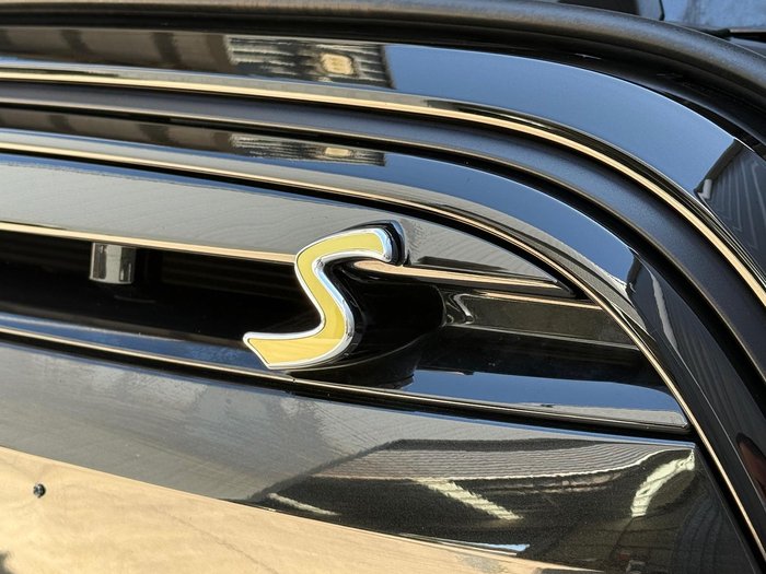 2022 MINI Hatch Cooper SE MINI Yours F56 LCI-2 Midnight Black II