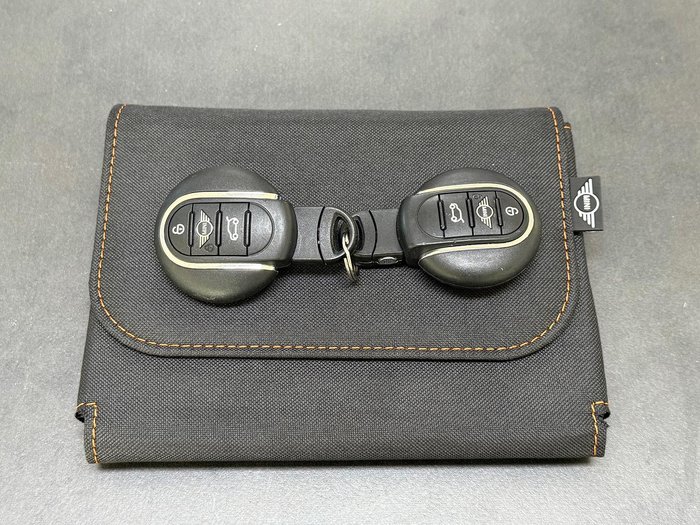 2022 MINI Hatch Cooper SE MINI Yours F56 LCI-2 Midnight Black II