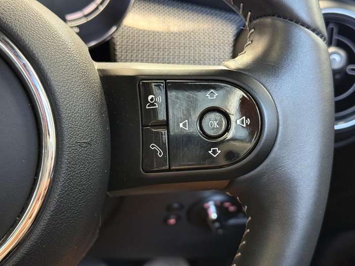 2022 MINI Hatch Cooper SE MINI Yours F56 LCI-2 Midnight Black II