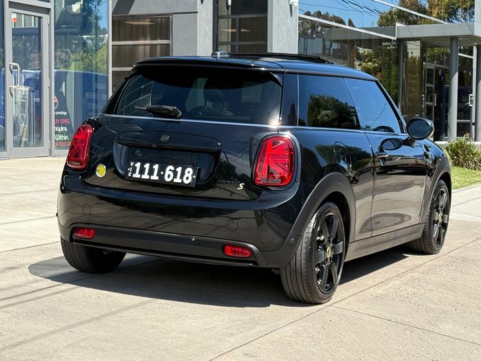 2022 MINI Hatch Cooper SE MINI Yours F56 LCI-2 Midnight Black II
