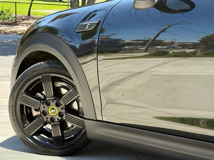 2022 MINI Hatch Cooper SE MINI Yours F56 LCI-2 Midnight Black II