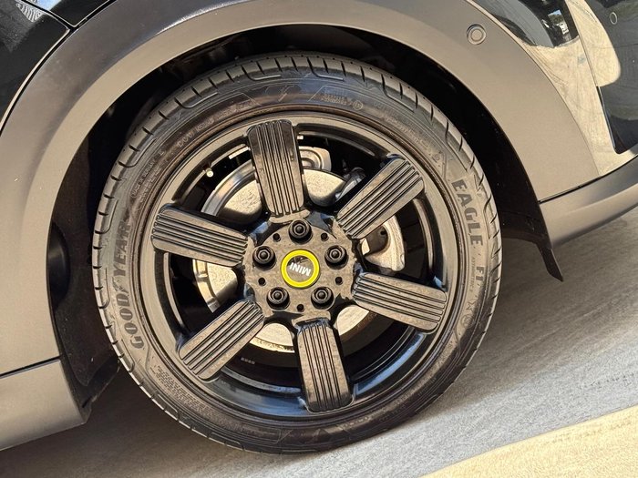 2022 MINI Hatch Cooper SE MINI Yours F56 LCI-2 Midnight Black II