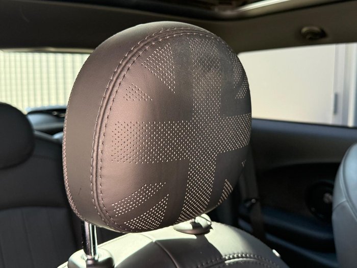 2022 MINI Hatch Cooper SE MINI Yours F56 LCI-2 Midnight Black II