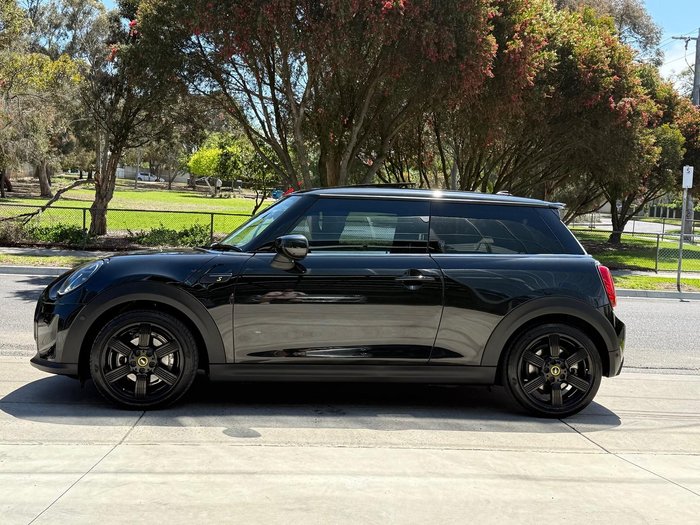 2022 MINI Hatch Cooper SE MINI Yours F56 LCI-2 Midnight Black II
