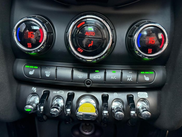 2022 MINI Hatch Cooper SE MINI Yours F56 LCI-2 Midnight Black II