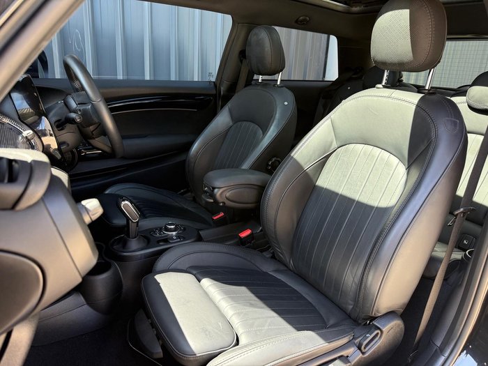 2022 MINI Hatch Cooper SE MINI Yours F56 LCI-2 Midnight Black II