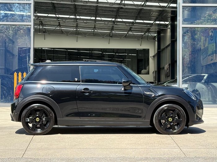 2022 MINI Hatch Cooper SE MINI Yours F56 LCI-2 Midnight Black II