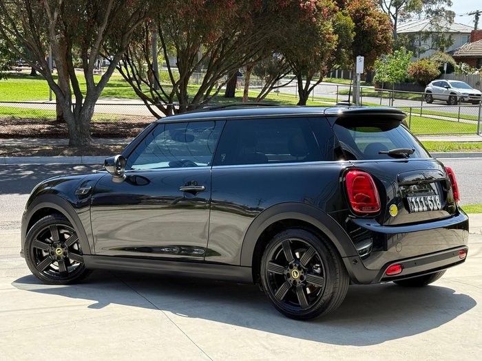 2022 MINI Hatch Cooper SE MINI Yours F56 LCI-2 Midnight Black II