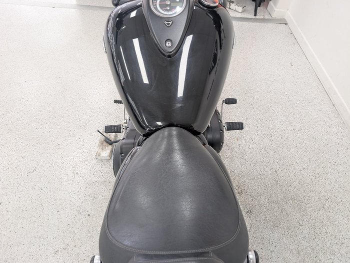 2012 Triumph THUNDERBIRD STORM Carbon Black / Sapphire Black