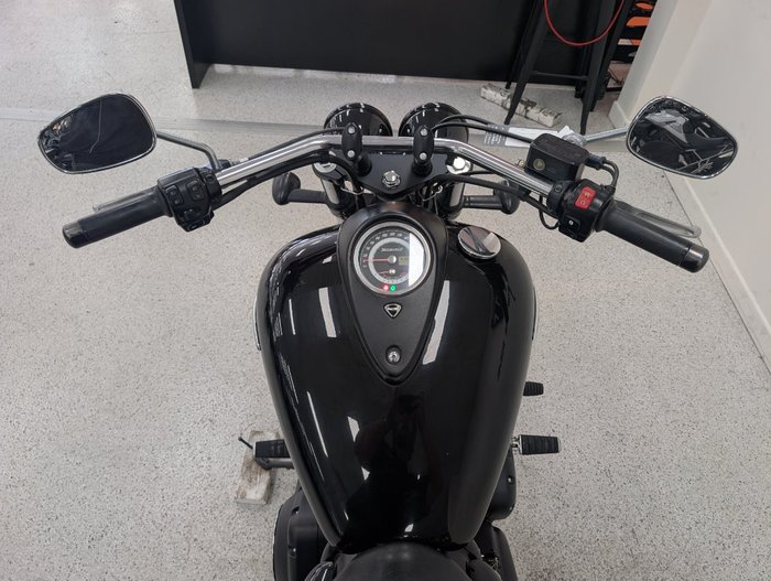 2012 Triumph THUNDERBIRD STORM Carbon Black / Sapphire Black