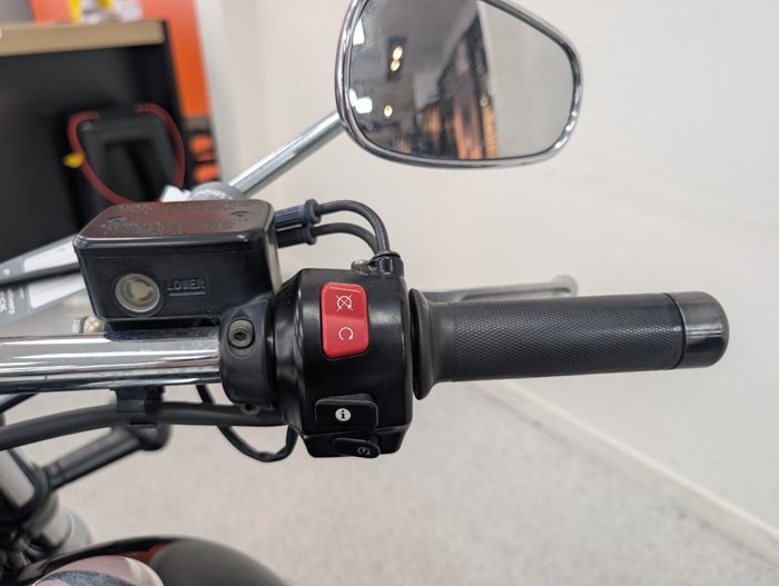 2012 Triumph THUNDERBIRD STORM Carbon Black / Sapphire Black