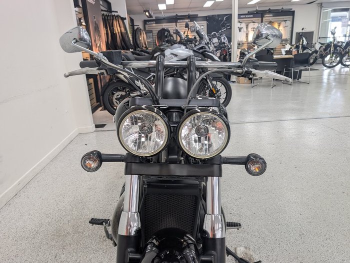 2012 Triumph THUNDERBIRD STORM Carbon Black / Sapphire Black