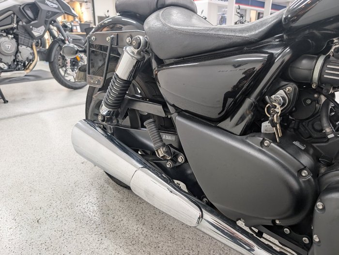 2012 Triumph THUNDERBIRD STORM Carbon Black / Sapphire Black