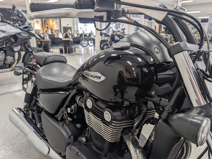 2012 Triumph THUNDERBIRD STORM Carbon Black / Sapphire Black