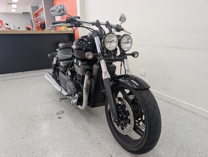 2012 Triumph THUNDERBIRD STORM Carbon Black / Sapphire Black