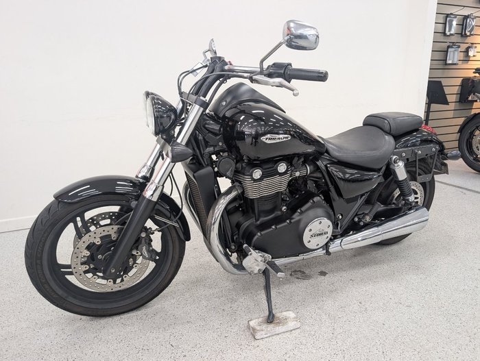 2012 Triumph THUNDERBIRD STORM Carbon Black / Sapphire Black