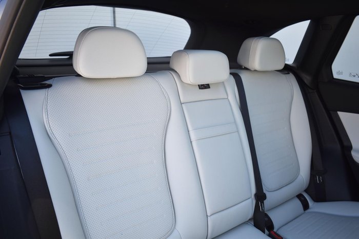 2025 Mercedes-Benz GLC-Class GLC300