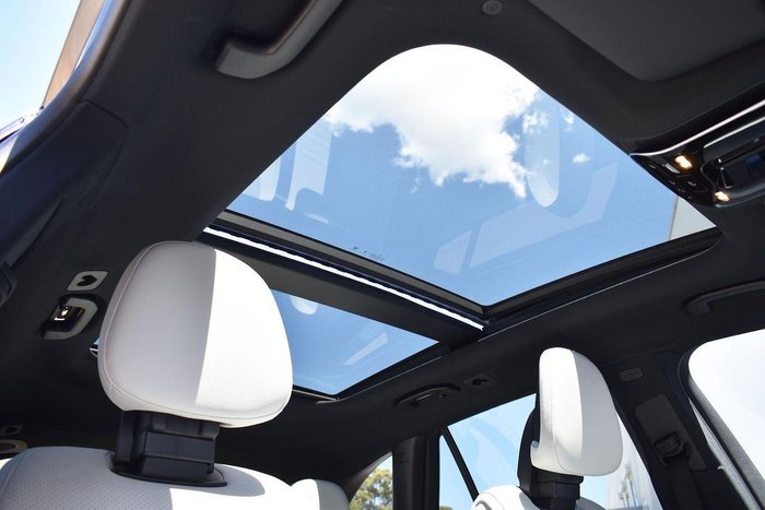 2025 Mercedes-Benz GLC-Class GLC300