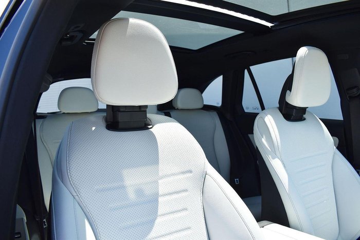 2025 Mercedes-Benz GLC-Class GLC300