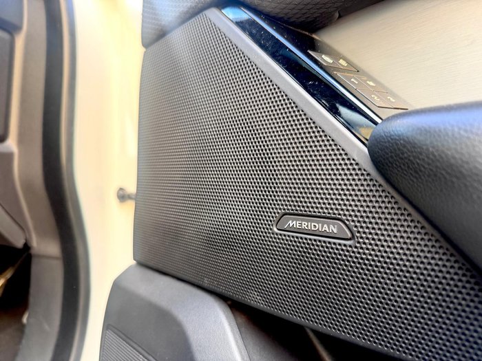 2019 Land Rover Range Rover Velar P250 R-Dynamic S L560 MY20 AWD Fuji White