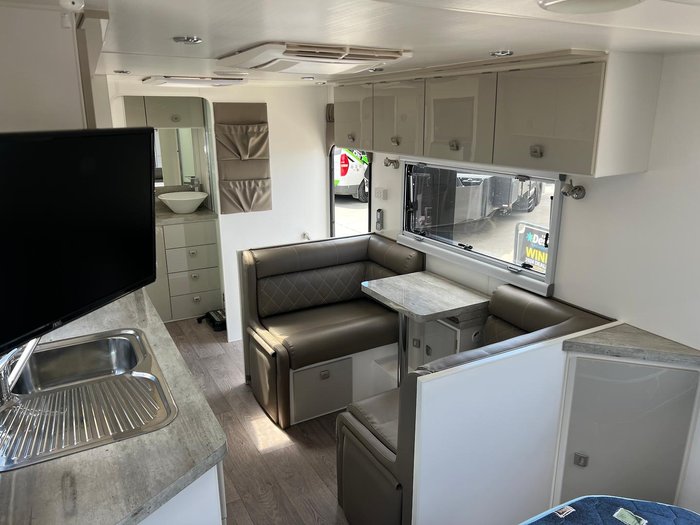 2020 Design RV Forerunner Van 5, 20'