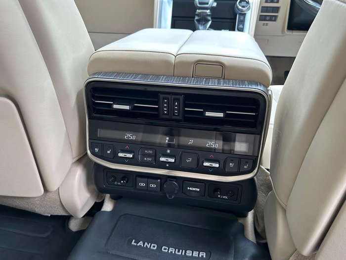 2022 Toyota Landcruiser Sahara ZX