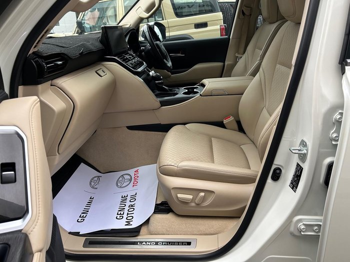 2022 Toyota Landcruiser Sahara ZX