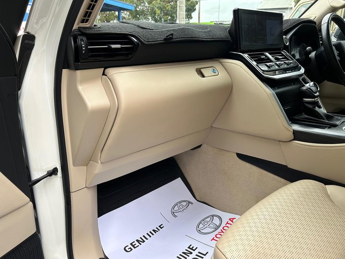 2022 Toyota Landcruiser Sahara ZX