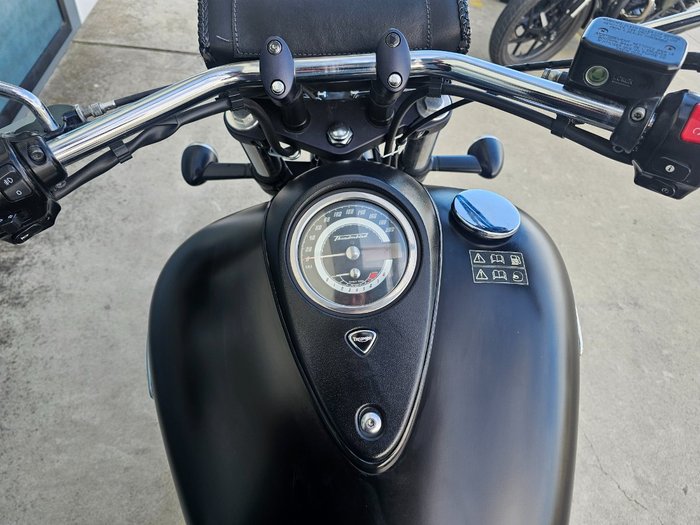 2011 Triumph THUNDERBIRD Black