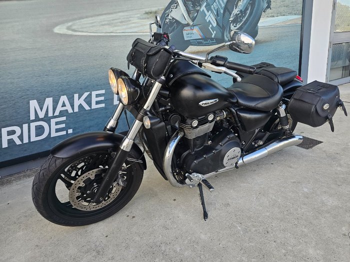 2011 Triumph THUNDERBIRD Black