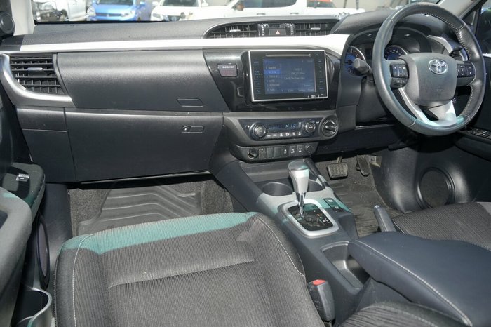 2017 Toyota Hilux SR5