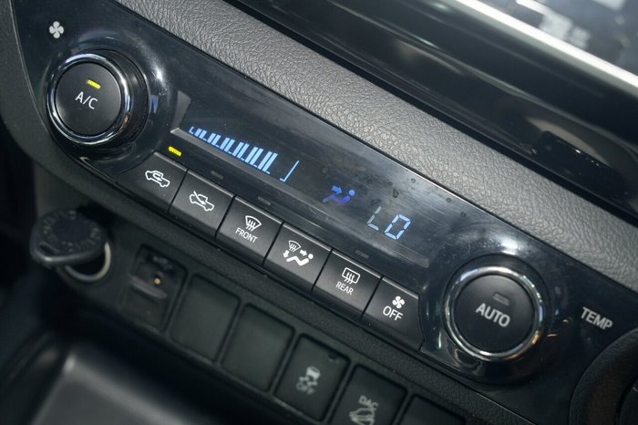 2017 Toyota Hilux SR5