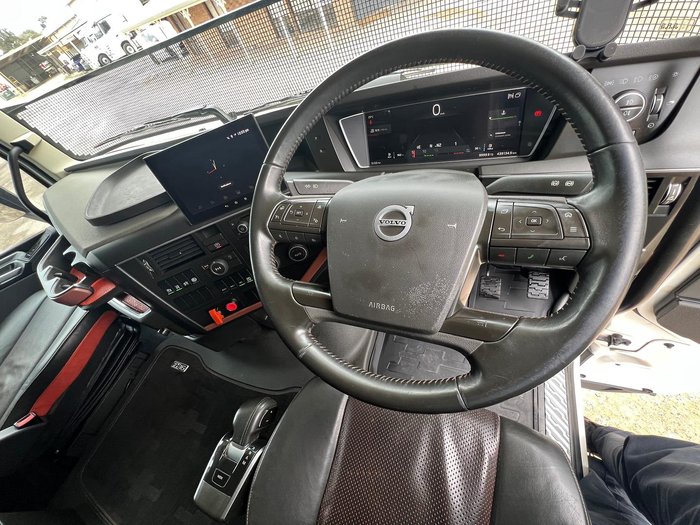 2022 Volvo Fh600 Globetrotter 131 Tonne Gcm. B DOUBLE/ROAD TRAIN