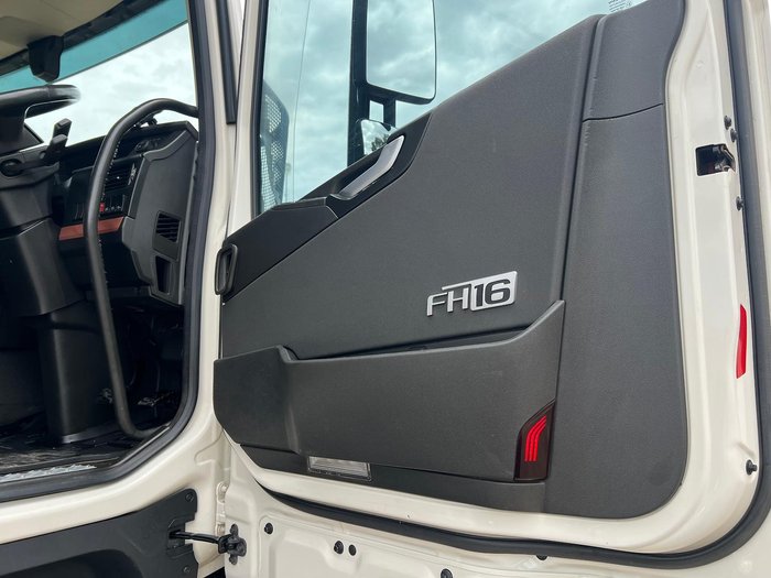 2022 Volvo Fh600 Globetrotter 131 Tonne Gcm. B DOUBLE/ROAD TRAIN